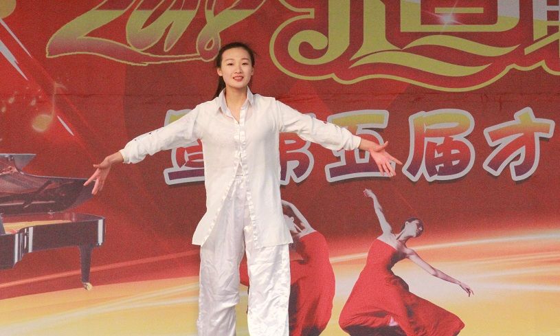 欢歌乐舞迎新年 齐心协力谱新篇