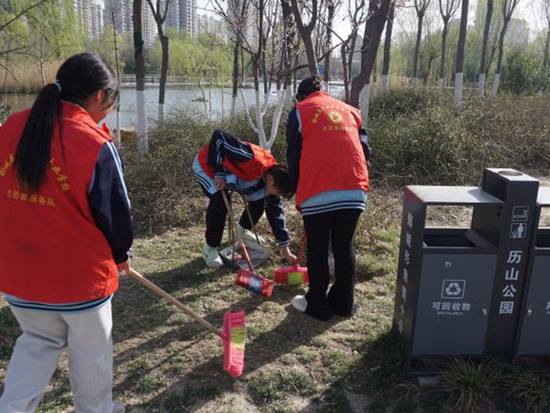 鄄城县职业中等专业学校开展雷锋活动月活动